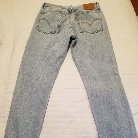 Levi’s Wedgie Straight Ankle Distressed Jeans - Picture 6 of 12